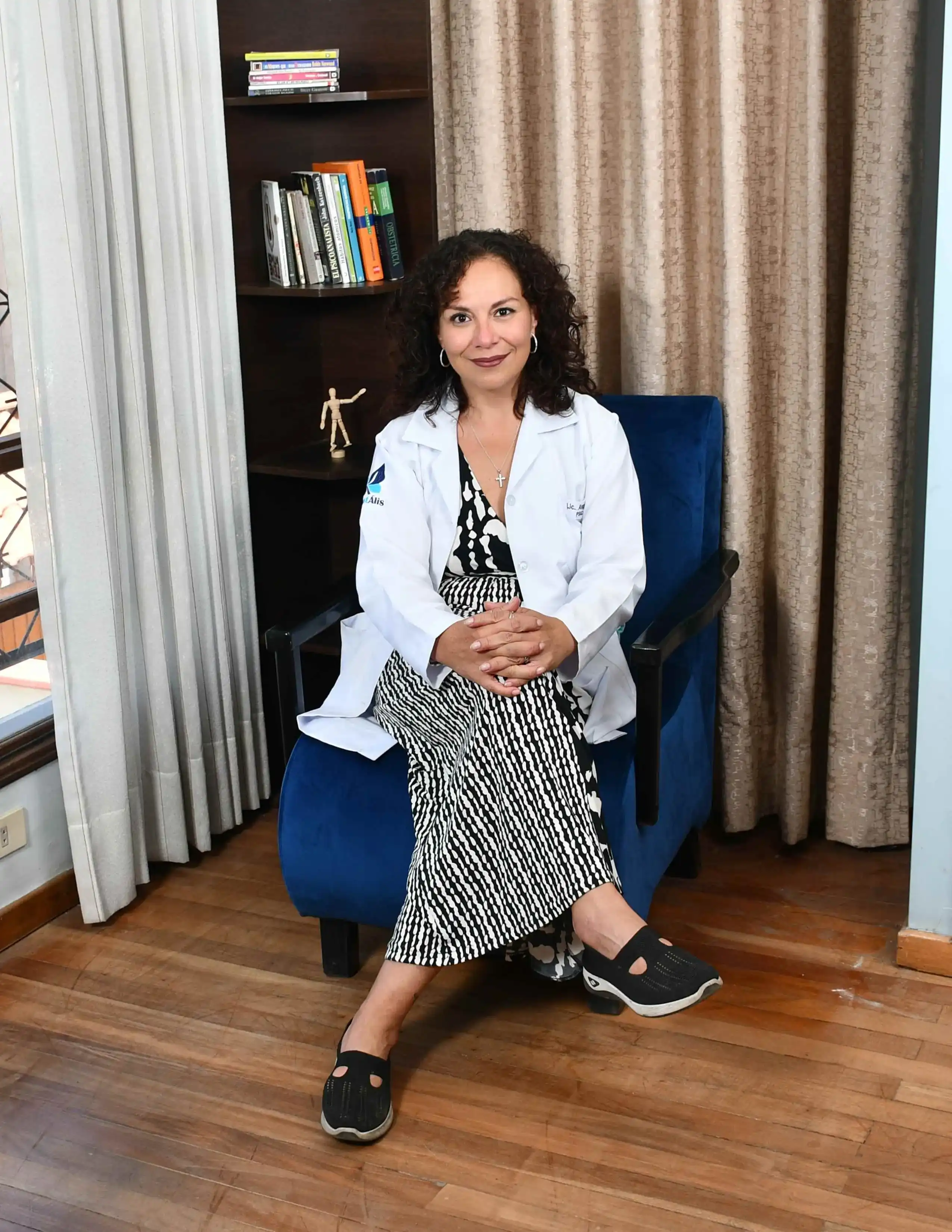 Lic. Angélica Vilar en consultorio